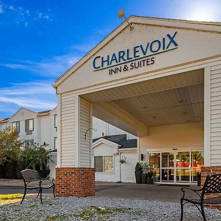 Charlevoix Inn & Suites Surestay Collection By Best Western Luaran gambar