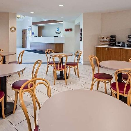 Charlevoix Inn & Suites Surestay Collection By Best Western Luaran gambar