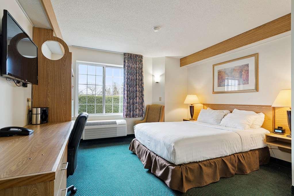 Charlevoix Inn & Suites Surestay Collection By Best Western Bilik gambar