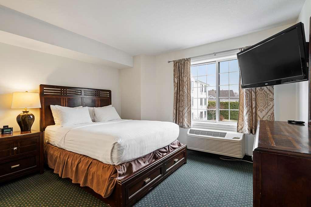 Charlevoix Inn & Suites Surestay Collection By Best Western Bilik gambar