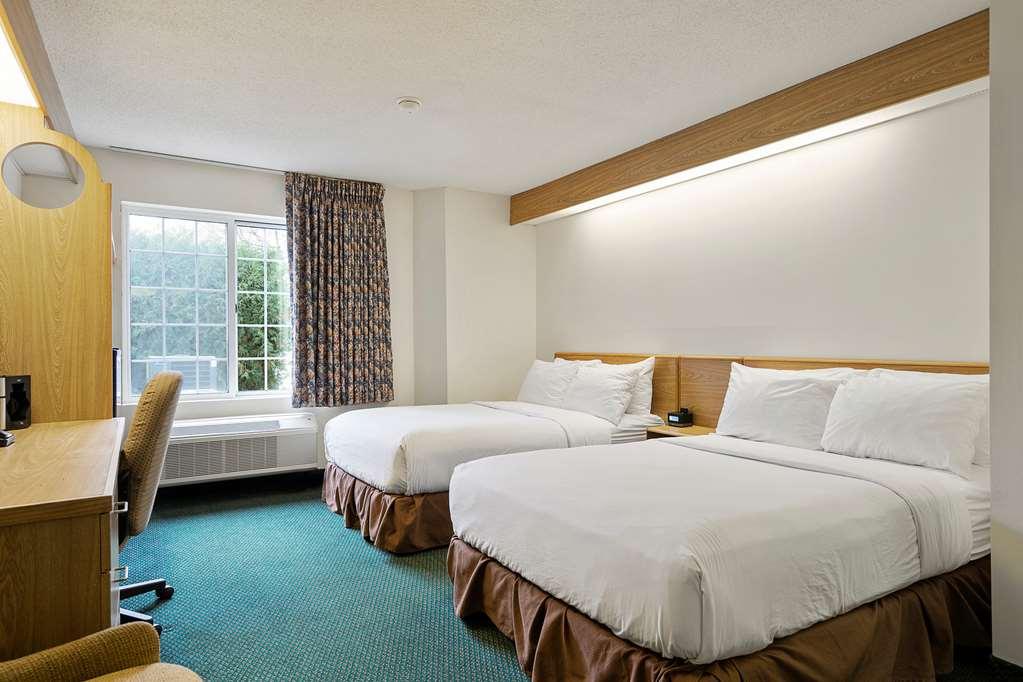 Charlevoix Inn & Suites Surestay Collection By Best Western Bilik gambar