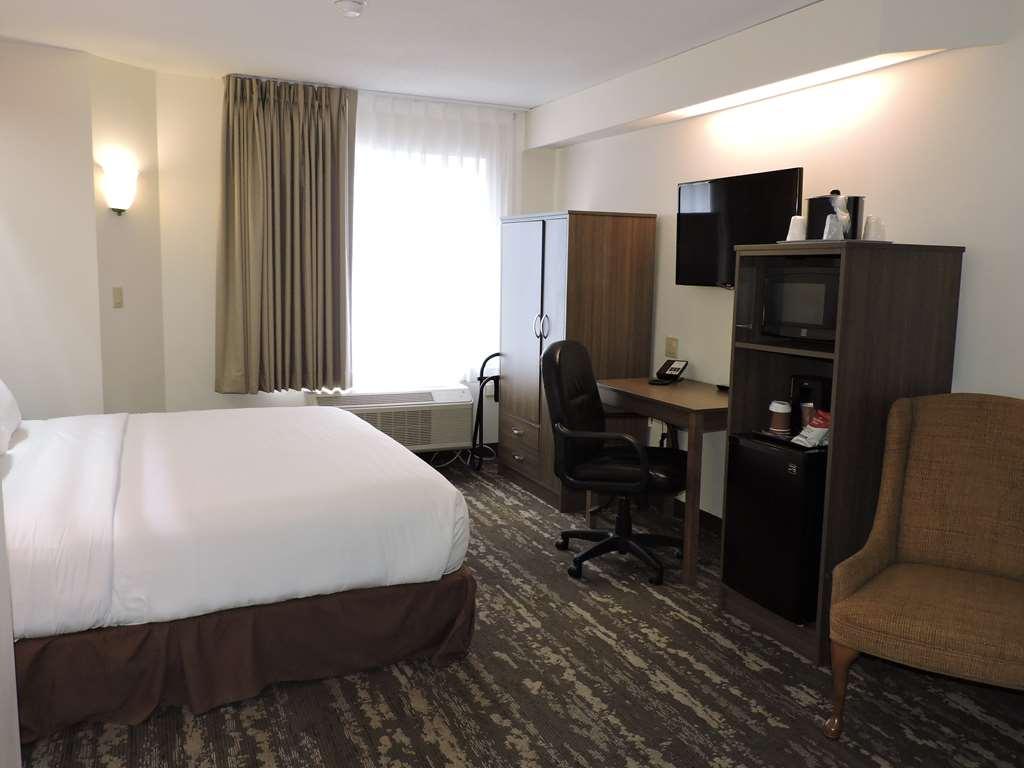 Charlevoix Inn & Suites Surestay Collection By Best Western Bilik gambar