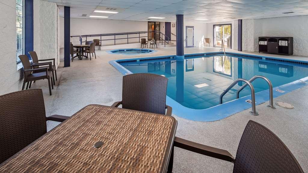 Charlevoix Inn & Suites Surestay Collection By Best Western Kemudahan gambar