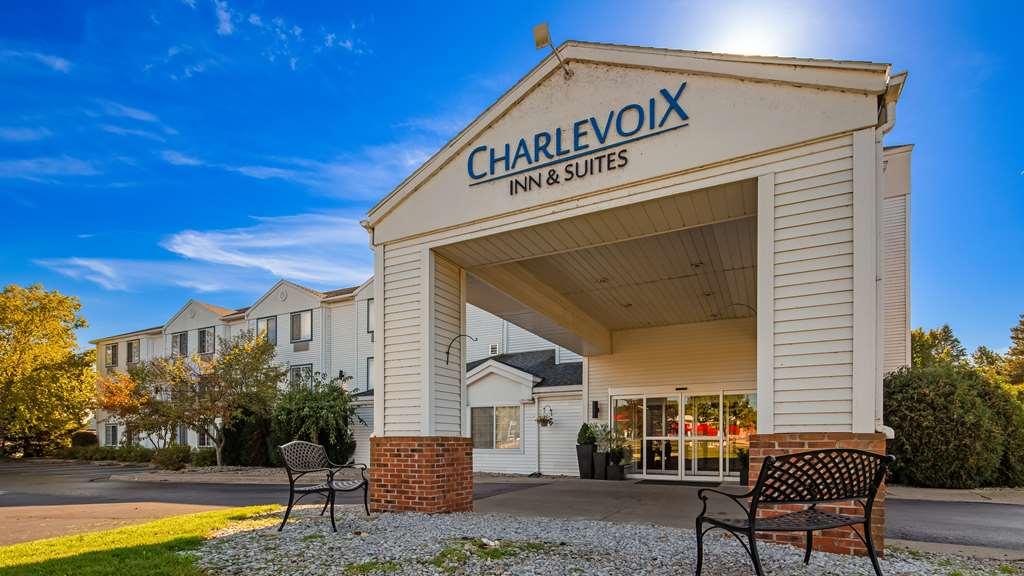 Charlevoix Inn & Suites Surestay Collection By Best Western Luaran gambar