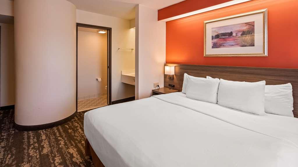Charlevoix Inn & Suites Surestay Collection By Best Western Bilik gambar