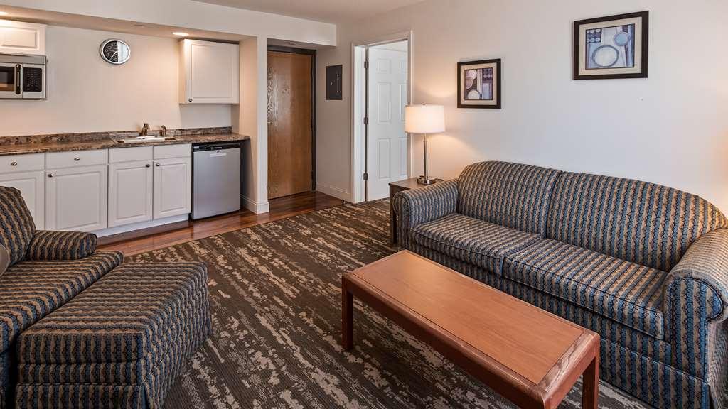 Charlevoix Inn & Suites Surestay Collection By Best Western Bilik gambar