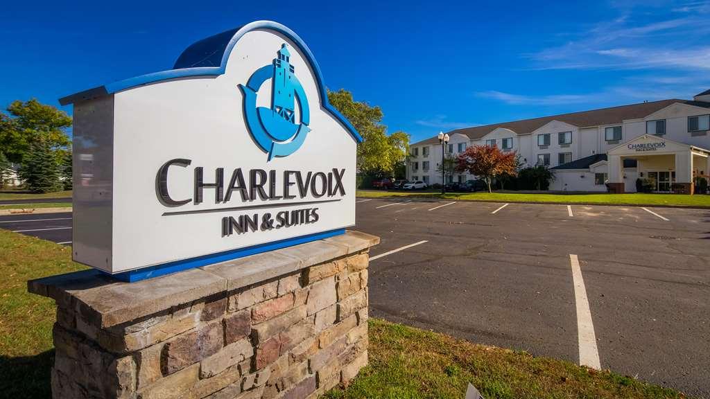 Charlevoix Inn & Suites Surestay Collection By Best Western Luaran gambar
