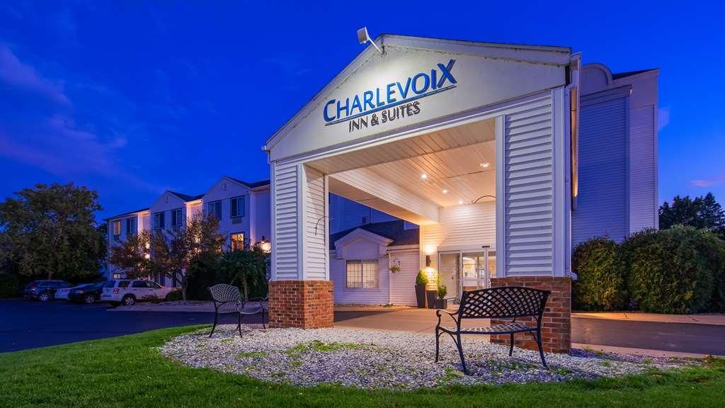 Charlevoix Inn & Suites Surestay Collection By Best Western Luaran gambar