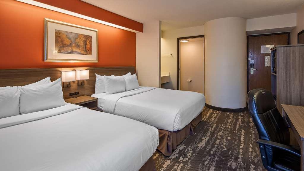 Charlevoix Inn & Suites Surestay Collection By Best Western Bilik gambar